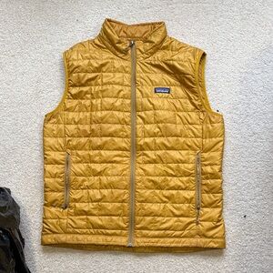 Patagonia Men's Nano Puff Vest in Buckwheat Gold large